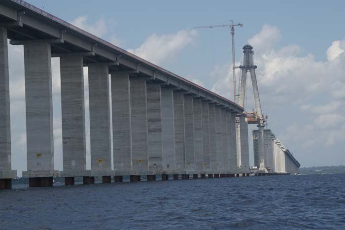 Ponte sobre o rio Negro